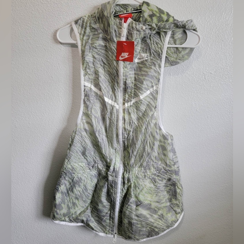 Nike vest